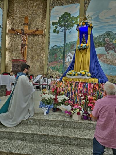 A Casa da Mãe Aparecida ficou pequena na segunda celebração da manhã em Laranjeiras do Sul